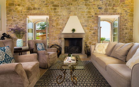 Villa Flaminia 8+2 -: Mueble, Diseño De Interiores, Sofá, Pared, Piso, Sala, Techo, Mesa, Suelo, Habitación