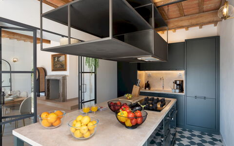 Villa Il Pozzo 14: Mueble, Diseño De Interiores, Cocina, Piso, Madera, Techo, Mostrador, Suelo, Encendiendo, Gabinetes