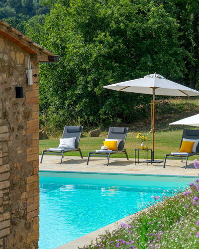 Villa Il Pozzo 14: Arbusto, Piscina, Inmuebles, Jardín, Cabaña, Hacienda, Casa De Campo, Paisajismo, Mueble Para Exteriores, Villa