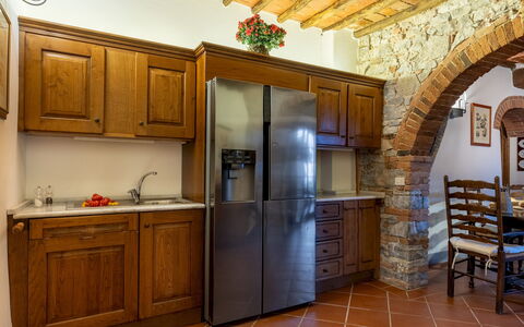 Scandelaia 12: Mueble, Diseño De Interiores, Cocina, Piso, Madera, Gabinetes, Aparato De Cocina, Mostrador, Techo, Habitación
