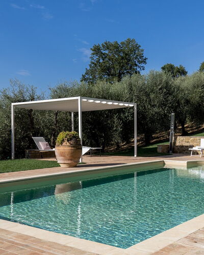 Villa Binetti 7: Piscina, Material Compuesto, Jardín, Fuente De Agua, Paisajismo, Sombra, Inmuebles, Recurso, Patio Interior, Losa