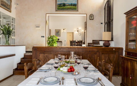 Villa Bel Panorama 8: Mueble, Diseño De Interiores, Mesa, Madera, Piso, Cocina Y Comedor Mesa, Techo, Habitación, Comedor, Encendiendo
