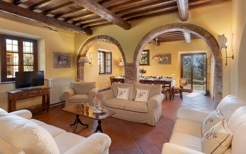 Villa Montefalconi 11: Mueble, Diseño De Interiores, Piso, Pared, Sofá, Suelo, Techo, Sala, Madera, Mesa