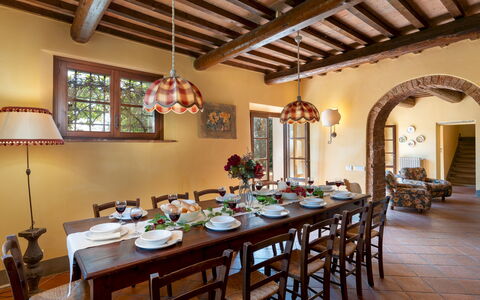 Villa Montefalconi 11: Mueble, Diseño De Interiores, Pared, Mesa, Piso, Silla, Madera, Comedor, Techo, Cocina Y Comedor Mesa
