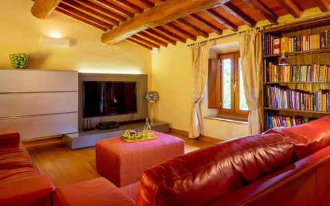Podere Giardino 16+2: Mueble, Diseño De Interiores, Pared, Piso, Madera, Suelo, Sofá, Habitación, Techo, Sala