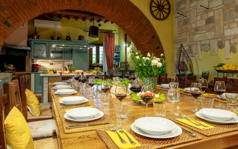 Podere Giardino 16+2: Mueble, Diseño De Interiores, Mesa, Silla, Comedor, Madera, Vajilla, Cocina Y Comedor Mesa, Techo, Habitación