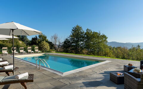 Villa la Rassinata 8: Piscina, Mueble Para Exteriores, Mueble, Silla, Recurso, Eco Hotel, Sunlounger, Sombra, Cordillera, Losa