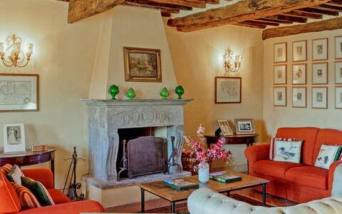 La Mandolata 12: Mueble, Diseño De Interiores, Pared, Piso, Madera, Sofá, Sala, Habitación, Casa, Techo