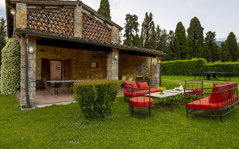 La Mandolata 12: Casa, Cabaña, Jardín, Inmuebles, Casa De Campo, Patio Interior, Césped, Yarda, Ladrillo, Villa