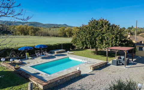 La Vigna 4: Piscina, Mueble Para Exteriores, Recurso, Sombra, Inmuebles, Patio Interior, Ocio, Hacienda, Silla, Yarda