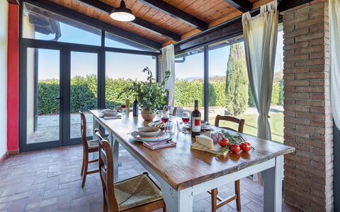 La Vigna 4: Mueble, Mesa, Diseño De Interiores, Silla, Cocina Y Comedor Mesa, Casa, Comedor, Habitación, Planta De Casa, Techo