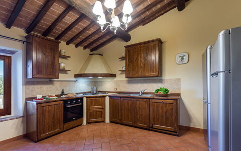 Villa Stroncoli 14: Madera, Diseño De Interiores, Mueble, Cocina, Techo, Piso, Gabinetes, Casa, Mostrador, Habitación