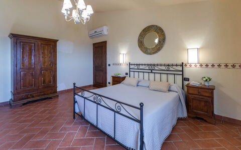 Villa Stroncoli 14: Piso, Suelo, Diseño De Interiores, Mueble, Habitación, Habitación, Cama, Cajón, Marco De La Cama, Techo