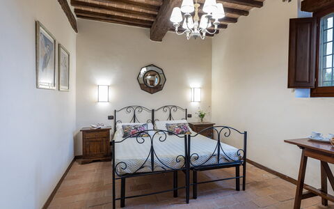 Villa le Tornaie 14: Mueble, Habitación, Piso, Diseño De Interiores, Cama, Suelo, Techo, Encendiendo, Marco De La Cama, Habitación