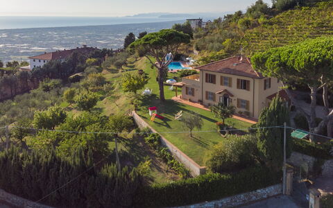 Villa ai Venti 8: Barrio Residencial, Casa, Paisaje, Casa, Área Rural, Techo, Asentamientos Humanos, Inmuebles, Hill Station, Pueblo