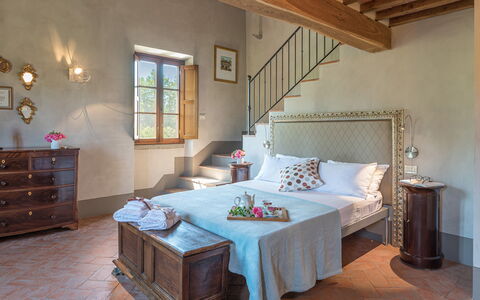 Casale la Splendida 10: Mueble, Pared, Piso, Diseño De Interiores, Casa, Habitación, Suelo, Cama, Encendiendo, Marco De La Cama