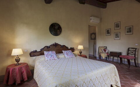 Villa Iside 8: Pared, Mueble, Piso, Casa, Habitación, Marco De La Cama, Cama, Lecho, Sábana, Hotel