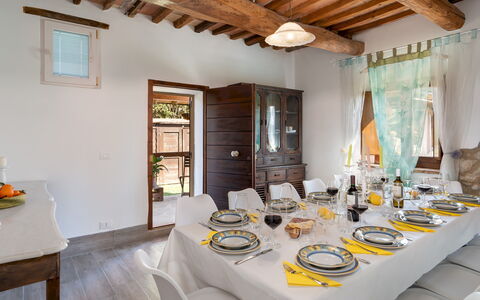 Il Pratone 12: Mueble, Diseño De Interiores, Mesa, Madera, Silla, Comedor, Cocina Y Comedor Mesa, Piso, Habitación, Vajilla