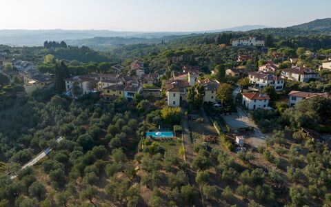 Villa Treggiaia 12+2: Barrio Residencial, Vegetación, Vista Panorámica, Paisaje, Área Rural, Barrio, Casa, El Terreno Del Lote, Suburbio, Asentamientos Humanos