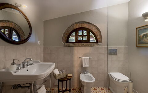 Villa Loredana 12: Pared, Diseño De Interiores, Piso, Arreglo De Tubería, Lavabo Del Baño, Suelo, Baño, Lavabo, Grifo, Plomería