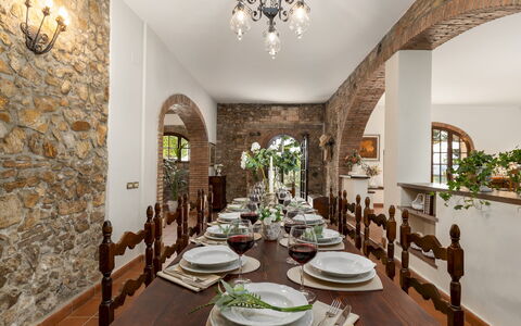 Villa Loredana 12: Mueble, Pared, Diseño De Interiores, Techo, Piso, Mesa, Comedor, Cocina Y Comedor Mesa, Silla, Encendiendo