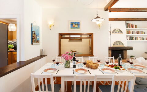 Villa Castiglione 9: Mueble, Diseño De Interiores, Techo, Piso, Mesa, Lámpara, Encendiendo, Cocina Y Comedor Mesa, Habitación, Comedor