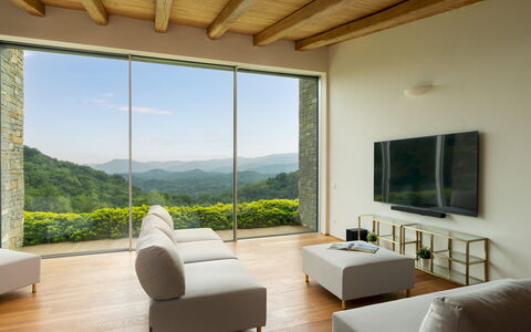 Villa Krisztina 10: Pared, Piso, Diseño De Interiores, Suelo, Mueble, Sofá, Sala, Casa, Techo