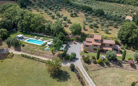 Villa Pianello 10: Barrio Residencial, Casa, Inmuebles, Casa, Jardín, Hacienda, Casa De Campo, Césped, Villa, Paisajismo