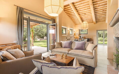 Casale Ansedonia 8+1: Mueble, Diseño De Interiores, Casa, Madera, Sofá, Piso, Suelo, Techo, Sala, Casa