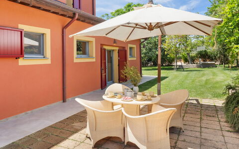 Casale Ansedonia 8+1: Jardín, Silla, Maceta, Sombra, Manchas De Madera, Yarda, Mueble Para Exteriores, Planta De Casa, Patio Interior, Paisajismo