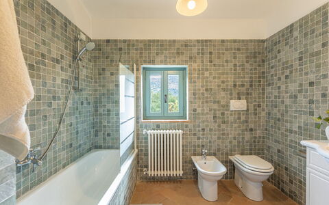 Casa Pippin 8: Piso, Baño, Arreglo De Tubería, Suelo, Diseño De Interiores, Loseta, Techo, Plomería, Grifo, Baño