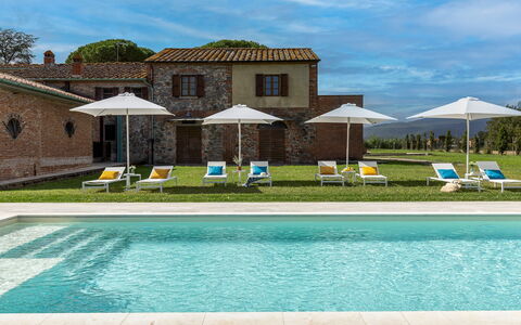 Tenuta Francigena 8: Piscina, Inmuebles, Césped, Recurso, Jardín, Casa De Campo, Hacienda, Villa, Paisajismo, Mueble Para Exteriores