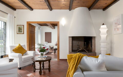 Tenuta Francigena 8: Diseño De Interiores, Mueble, Piso, Pared, Suelo, Techo, Habitación, Sala, Casa, Sofá