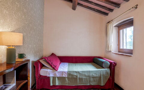 La Leopoldina 6: Mueble, Diseño De Interiores, Pared, Madera, Piso, Suelo, Habitación, Cama, Habitación, Textil