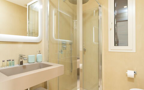 Podere Terranuova 10+2: Diseño De Interiores, Pared, Baño, Piso, Arreglo De Tubería, Suelo, Lavabo Del Baño, Habitación, Encendiendo, Plomería