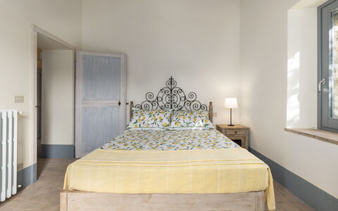 Villa dei Rosmarini 8: Habitación, Diseño De Interiores, Cama, Mueble, Sábana, Lecho, Piso, Suelo, Linos, Habitación