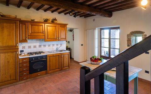 Podere San Lorenzo 12: Piso, Madera, Mueble, Diseño De Interiores, Suelo, Mostrador, Cocina, Habitación, Techo, Gabinetes
