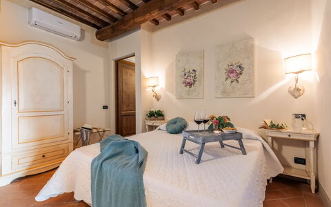 Casale Teatro 10: Mueble, Habitación, Diseño De Interiores, Cama, Casa, Piso, Suelo, Sábana, Habitación, Encendiendo