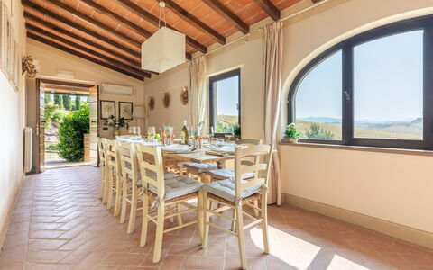Casale Teatro 10: Mueble, Diseño De Interiores, Mesa, Cocina Y Comedor Mesa, Silla, Casa, Comedor, Techo, Planta De Casa, Villa