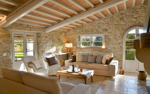 Casa la Pratellaccia 6+2: Mueble, Diseño De Interiores, Pared, Sofá, Piso, Madera, Silla, Mesa, Sala, Techo