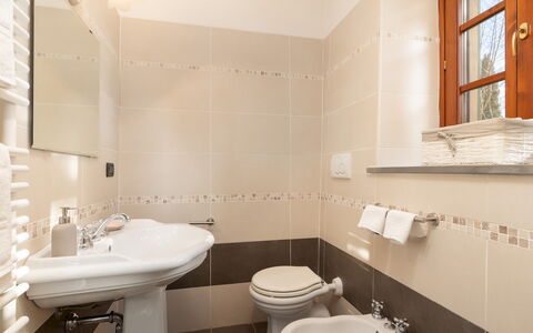 Casa da Sogno 12: Diseño De Interiores, Piso, Arreglo De Tubería, Baño, Suelo, Lavabo Del Baño, Lavabo, Grifo, Plomería, Mueble