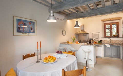 Casa da Sogno 12: Mueble, Diseño De Interiores, Piso, Cocina, Techo, Mostrador, Lámpara, Silla, Habitación, Suelo