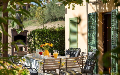 Casa da Sogno 12: Mueble, Mueble Para Exteriores, Verde, Silla, Mesa, Mesa Al Aire Libre, Jardín, Cocina Y Comedor Mesa, Sombra