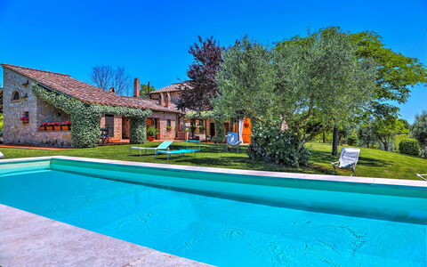 Casale Tre Cipressi 10: Azul, Casa, Arquitectura, Casa, Inmuebles, Casa De Campo, Piscina, Jardín, Césped, Cabaña