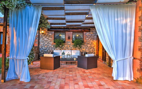 Casale Tre Cipressi 10: Mueble, Mueble Para Exteriores, Piscina, Silla, Recurso, Mesa, Maceta, Eco Hotel, Sombra, Patio
