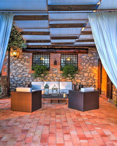Casale Tre Cipressi 10: Mueble, Mueble Para Exteriores, Piscina, Silla, Recurso, Mesa, Maceta, Eco Hotel, Sombra, Patio
