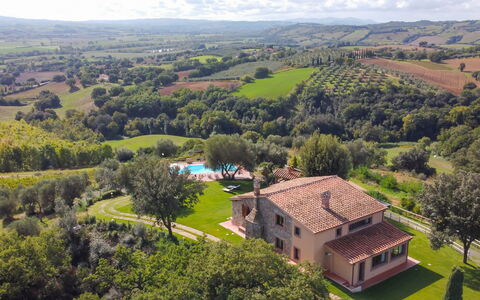 Casale Ombrone 11: Piscina, Casa De Campo, Inmuebles, Villa, Césped, Hacienda, Mansión, Eco Hotel, Granja, Plantación