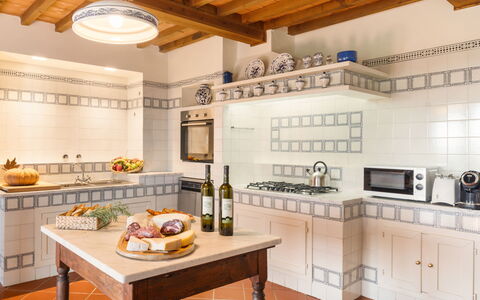 Casale Ombrone 11: Cocina, Piso, Diseño De Interiores, Mueble, Gabinetes, Suelo, Mostrador, Casa, Aparato De Cocina, Habitación