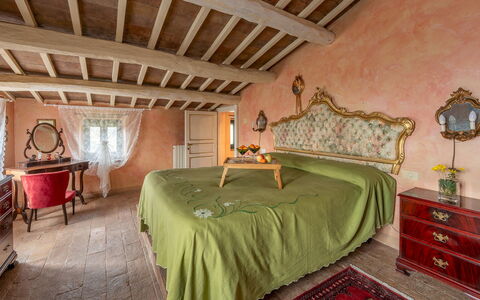 Casale delle Farfalle 12: Pared, Mueble, Habitación, Cama, Lecho, Sábana, Marco De La Cama, Casa, Linos, Almohada
