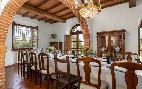 Villa la Monarca 16: Mueble, Diseño De Interiores, Mesa, Silla, Encendiendo, Techo, Habitación, Cocina Y Comedor Mesa, Comedor, Restaurante